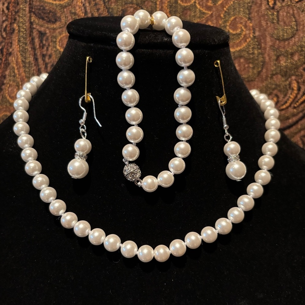 NEW White Akoya Shell Pearl Necklace, Bracelet & Earrings Set